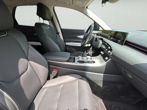 Certified 2026 Genesis GV70 2.5T Advanced AWD/4WD image 36