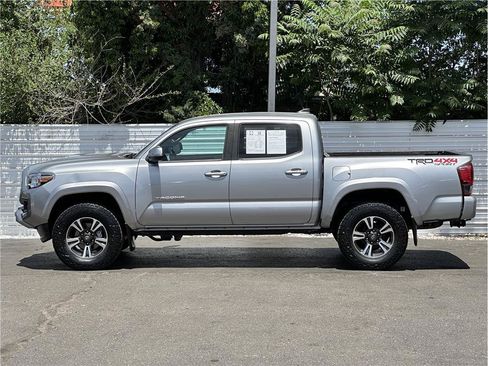 Used 2019 Toyota Tacoma TRD Sport w/ Technology Package AWD/4WD image 13