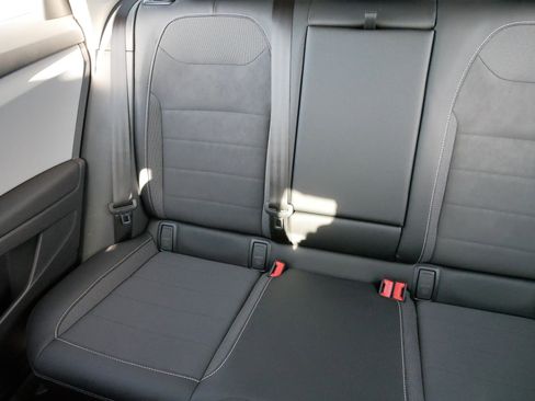 Certified 2022 Volkswagen Taos SE image 12