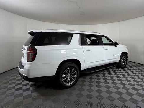 Used 2022 Chevrolet Suburban LT w/ LT Signature Package image 4