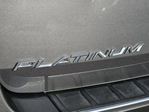 Used 2022 Ford Explorer Platinum w/ Equipment Group 601A AWD/4WD image 8