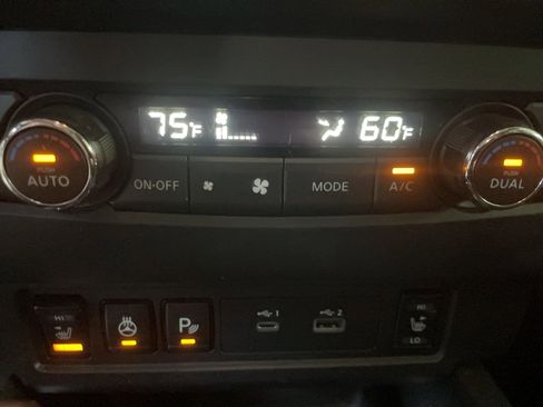 Used 2023 Nissan Frontier SV w/ SV Premium Package AWD/4WD image 13