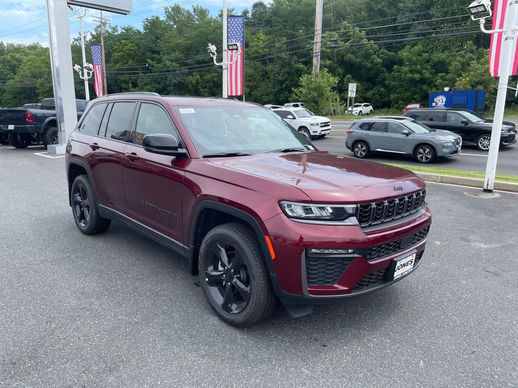 New 2026 Jeep Grand Cherokee Limited w/ Limited Altitude Package AWD/4WD image 2