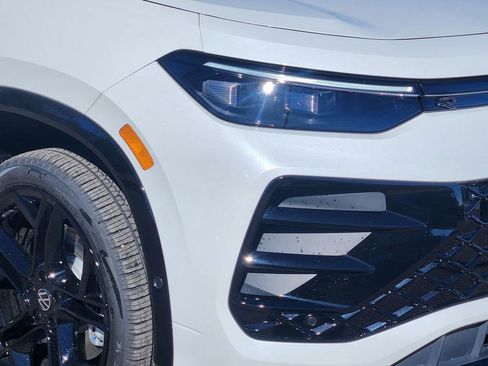 New 2026 Volkswagen Tiguan SE R-Line image 27