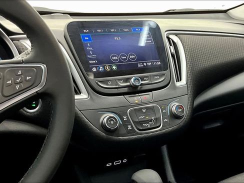 Used 2025 Chevrolet Malibu RS FWD image 7