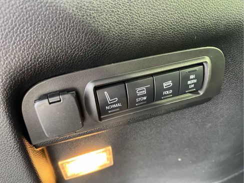 Used 2017 Ford Explorer Platinum image 26