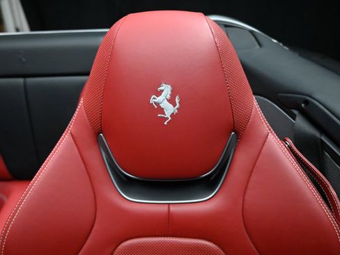 Used 2022 Ferrari Portofino M RWD image 68