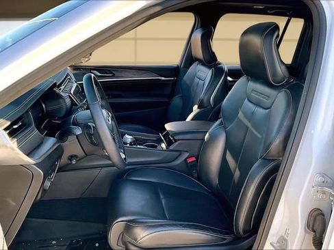 Used 2023 Jeep Grand Cherokee Overland w/ Advanced Protech Group III image 25