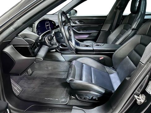 Used 2021 Porsche Taycan image 11