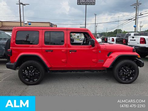 Used 2025 Jeep Wrangler Unlimited Sahara w/ Safety Group AWD/4WD image 15