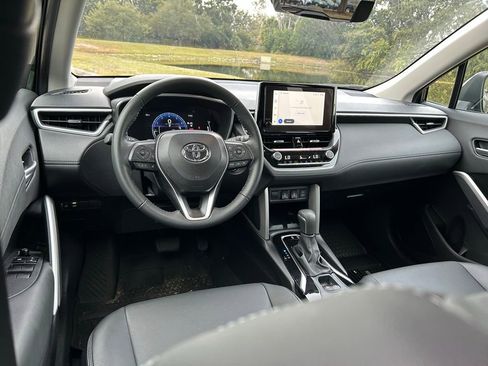 Certified 2025 Toyota Corolla Cross XLE image 12