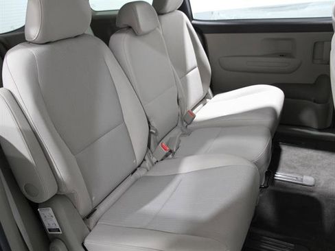 Used 2021 Kia Sedona LX image 15