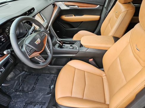 Used 2025 Cadillac XT5 Premium Luxury FWD image 16