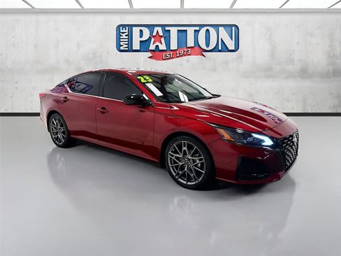 Used 2023 Nissan Altima 2.0 SR FWD image 1