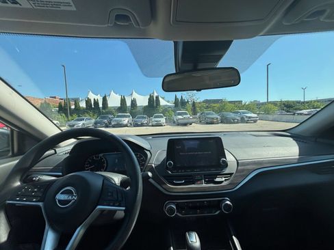 Used 2025 Nissan Altima 2.5 SV FWD image 33