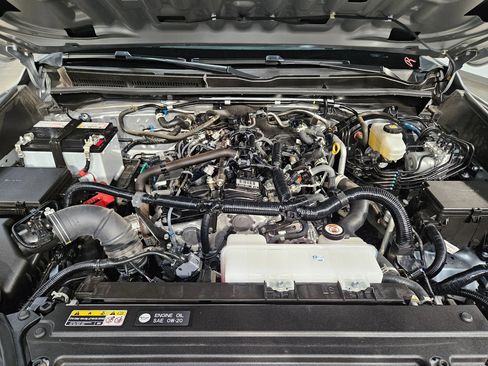 Used 2025 Toyota 4Runner SR5 AWD/4WD image 19
