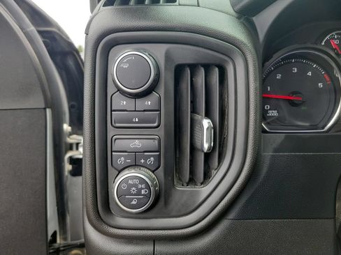 Used 2022 Chevrolet Silverado 2500 Custom w/ Custom Value Package AWD/4WD image 16