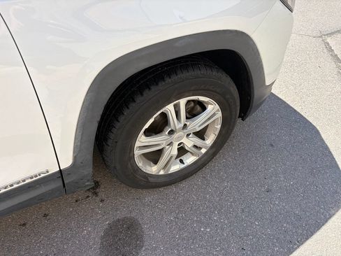 Used 2019 GMC Terrain SLE w/ Driver Convenience Package AWD/4WD image 14