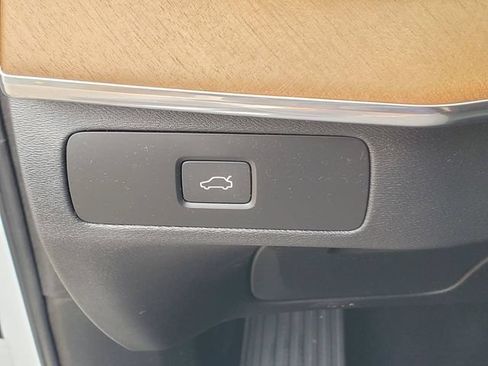 Certified 2024 Volvo XC90 B6 Plus w/ Protection Package Premier AWD/4WD image 18