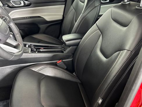 Used 2024 Jeep Compass Limited image 12