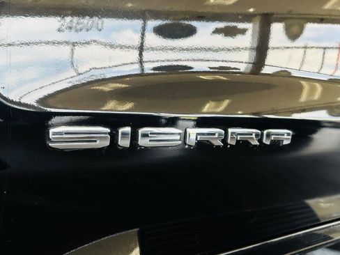 Used 2022 GMC Sierra 1500 SLT w/ SLT Premium Plus Package AWD/4WD image 5