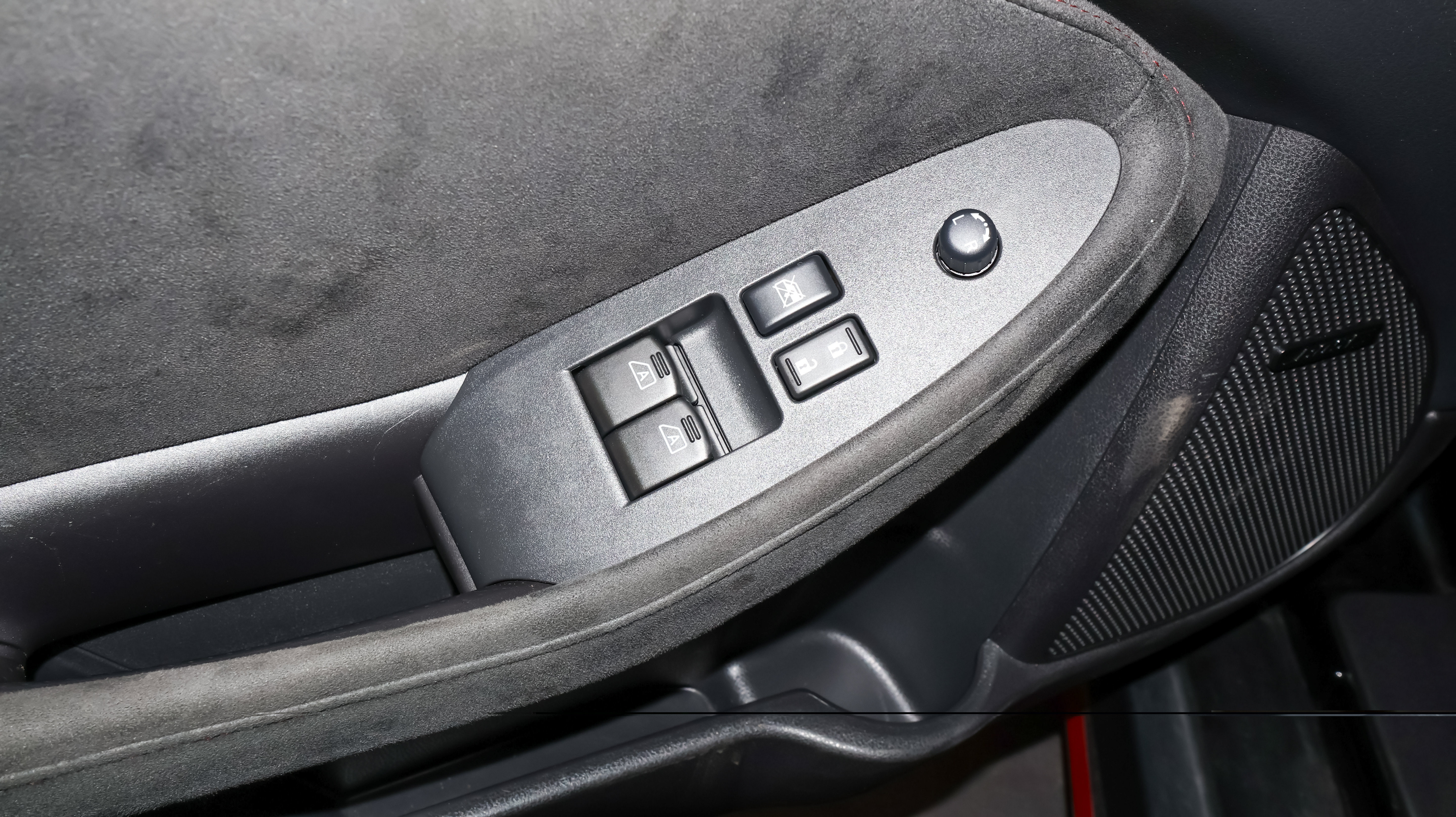 Used 2020 Nissan 370Z NISMO RWD image 16