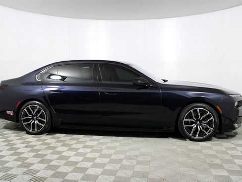 Used 2023 BMW i7 xDrive60 AWD/4WD image 47