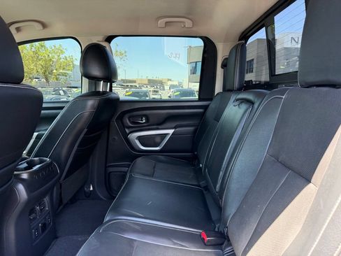 Used 2017 Nissan Titan PRO-4X w/ Pro-4x Convenience Package AWD/4WD image 9
