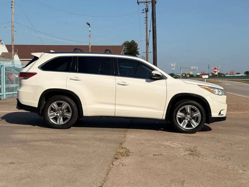 Used 2014 Toyota Highlander Limited Platinum AWD/4WD image 2