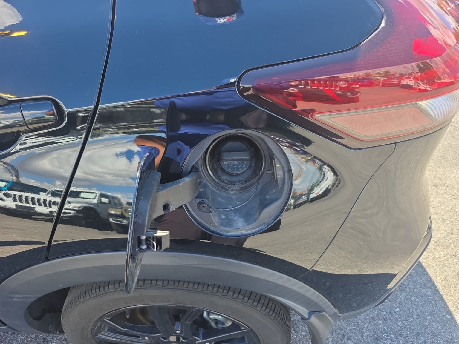 Used 2023 Nissan Kicks SR w/ SR Premium Package FWD image 25