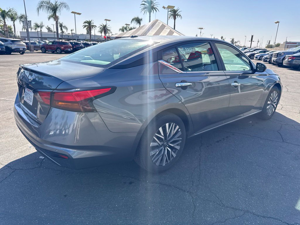 Used 2025 Nissan Altima 2.5 SV FWD image 4
