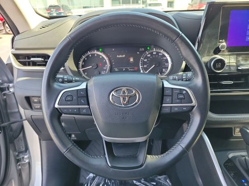 Used 2024 Toyota Highlander LE image 21