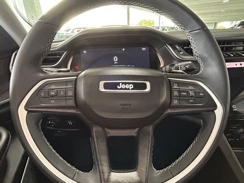 Used 2023 Jeep Grand Cherokee Limited image 21