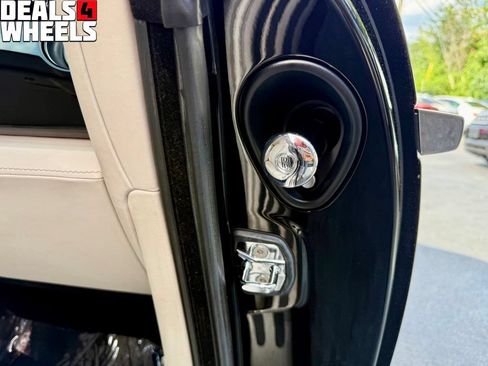 Used 2015 Rolls-Royce Wraith RWD image 40