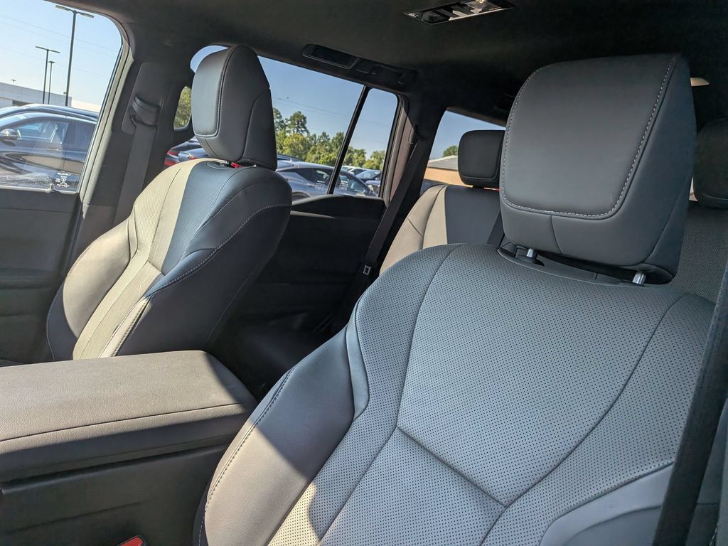 Used 2024 Lexus GX 550 w/ Accessory Package (31) AWD/4WD image 10