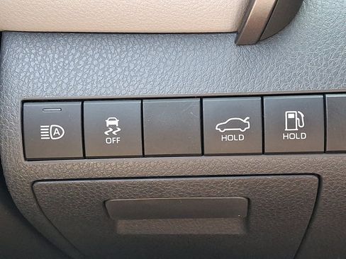 Used 2019 Toyota Camry LE FWD image 26