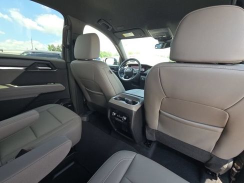 Used 2024 GMC Acadia Elevation FWD image 17