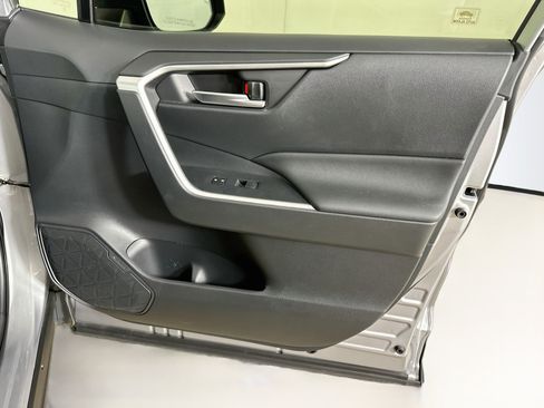Used 2020 Toyota RAV4 XLE Premium AWD/4WD image 32