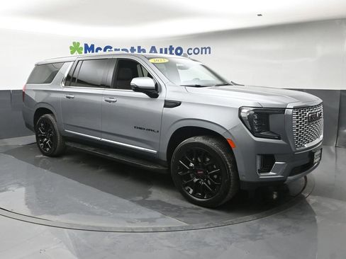Used 2023 GMC Yukon XL Denali w/ Advanced Technology Package AWD/4WD image 2