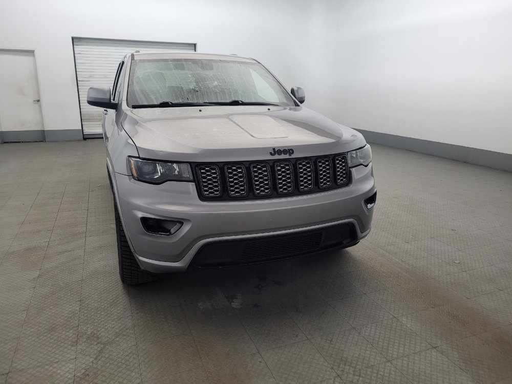 Used 2017 Jeep Grand Cherokee Altitude AWD/4WD image 14