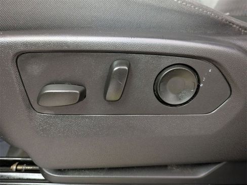 Used 2025 Chevrolet Silverado 1500 LT image 13