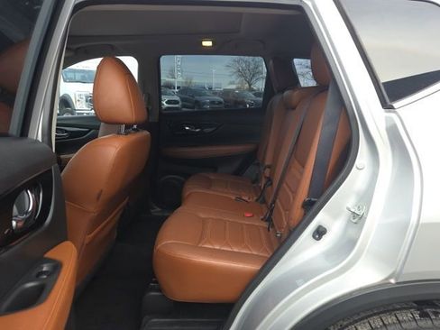 Used 2018 Nissan Rogue SL w/ Premium Package image 10