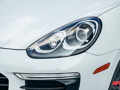 Used 2016 Porsche Cayenne image 40