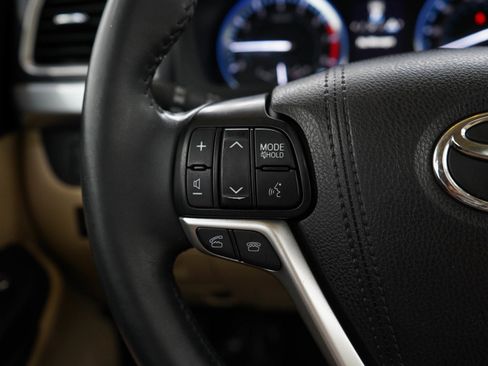 Used 2015 Toyota Highlander XLE AWD/4WD image 25