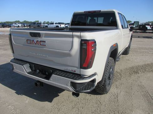 New 2026 GMC Sierra 2500 AT4 w/ AT4 Premium Plus Package AWD/4WD image 5