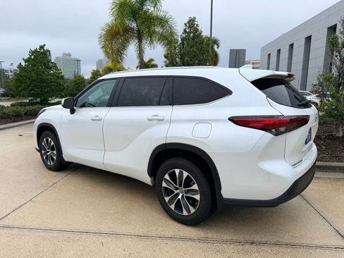 Used 2023 Toyota Highlander L image 2