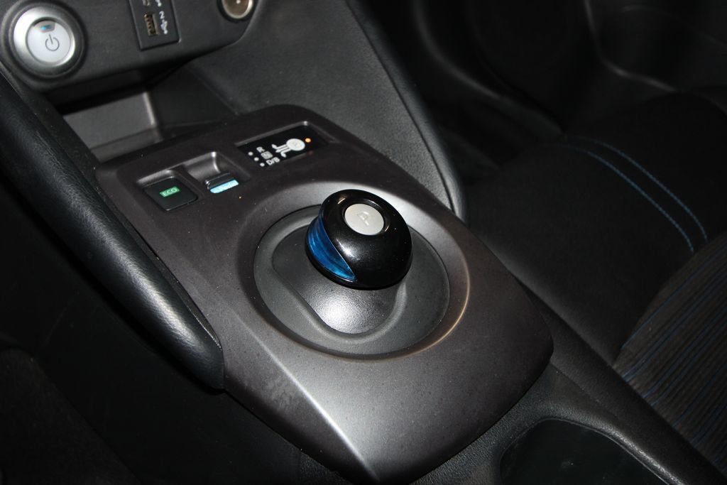 Used 2025 Nissan Leaf S FWD image 16
