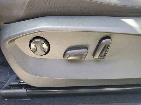 Used 2023 Volkswagen Tiguan SE R-Line image 22