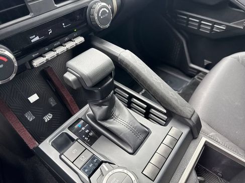 Used 2025 Toyota Tacoma SR5 AWD/4WD image 25