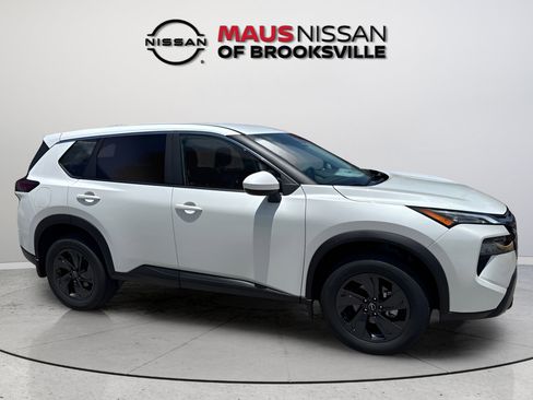 Used 2026 Nissan Rogue SV FWD image 13